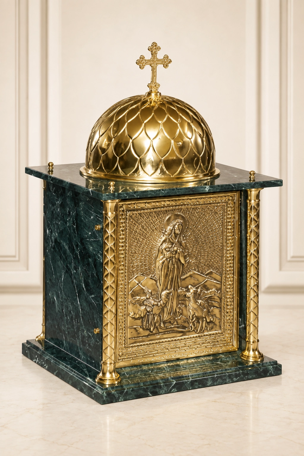 sagrario-eucaristico--ref-4102-lituarte Sagrario Lituarte Ref. 4102 con estructura oscura veteada, cúpula dorada con relieve de escamas, cruz, columnas frontales y panel religioso en relieve.